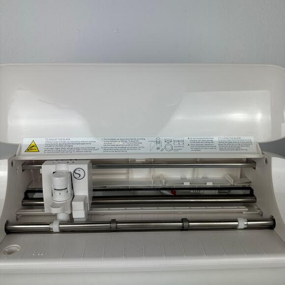 Silhouette Portrait 2 Electronic Cutting White Cricut Machine Bundle With Extras - Picture 3 of 9